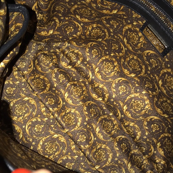 Gianni Versace Bag- no low bids. Thank you - Picture 4 of 7